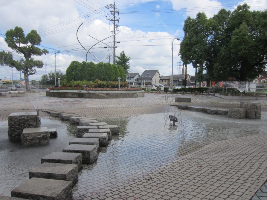 平成公園の噴水広場の風景写真