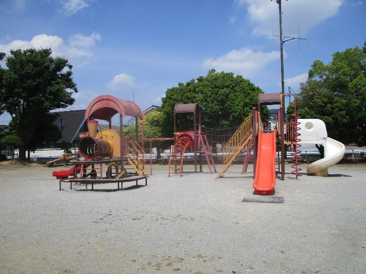 北方中央公園に設置された、コンビネーション遊具の外観の写真