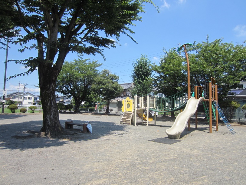芝原東公園に設置された複合遊具の外観の写真